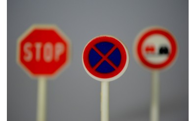 La Guida Definitiva alla Segnaletica Stradale: Un Pilastro della Sicurezza Stradale